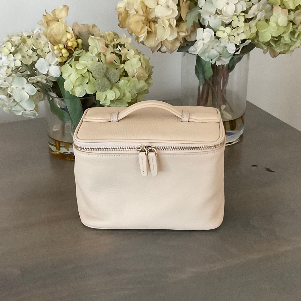 Leatherology Medium Train Case - Sand